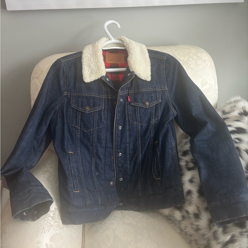 Levi's Navy Denim Jacket with Cream Sherpa Collar and down filled lining
